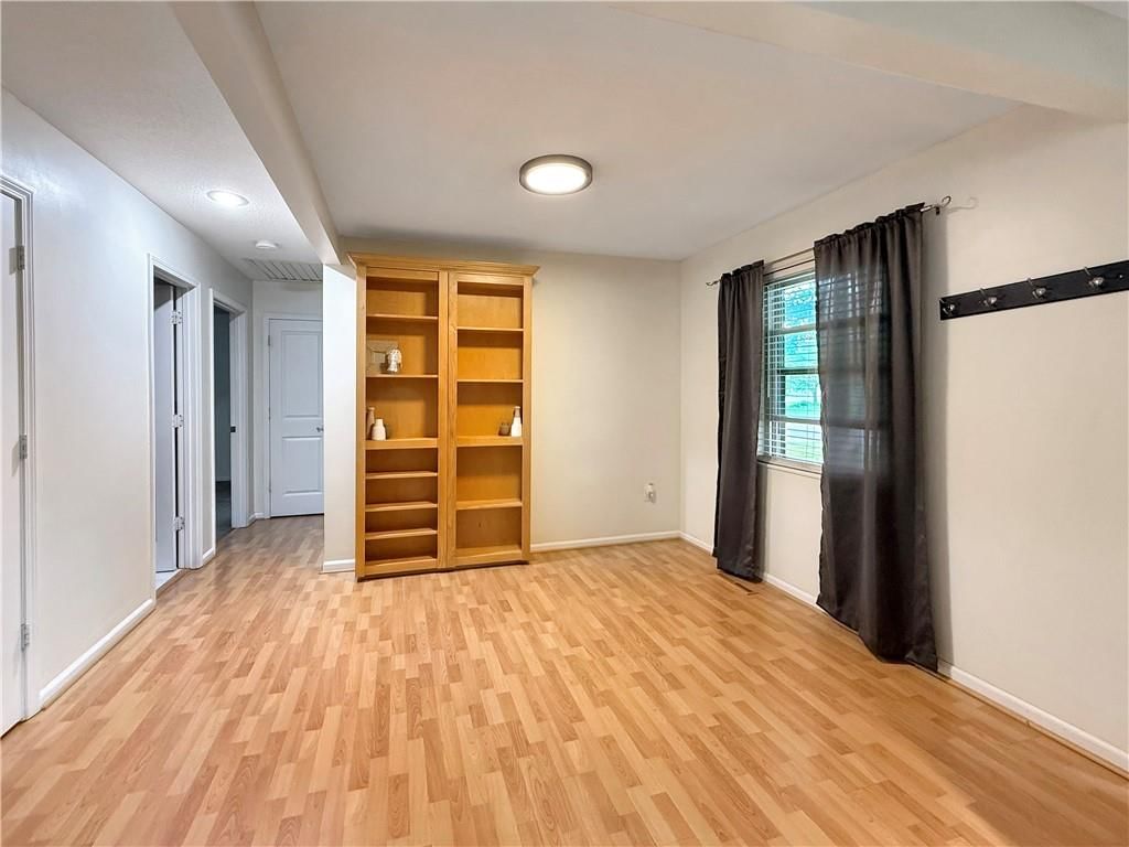 402 W 33rd Street — photo 8