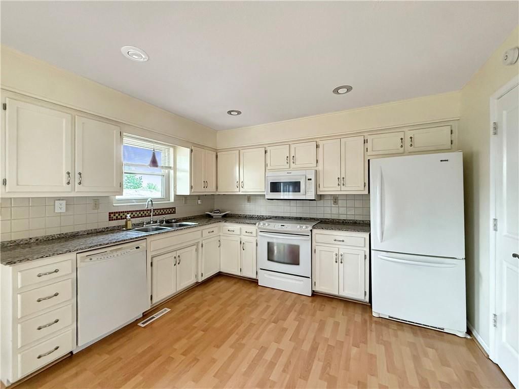402 W 33rd Street — photo 10