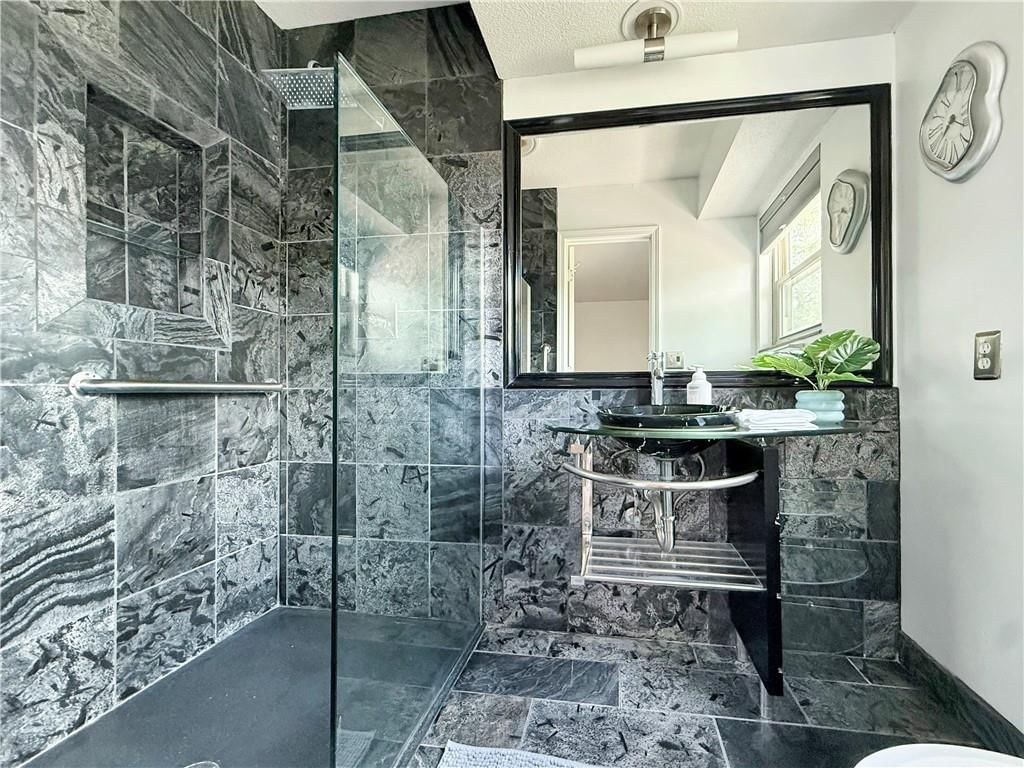 402 W 33rd Street — photo 14