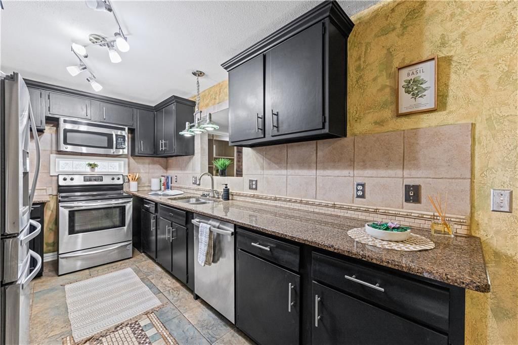 5905 N Denver Avenue — photo 10