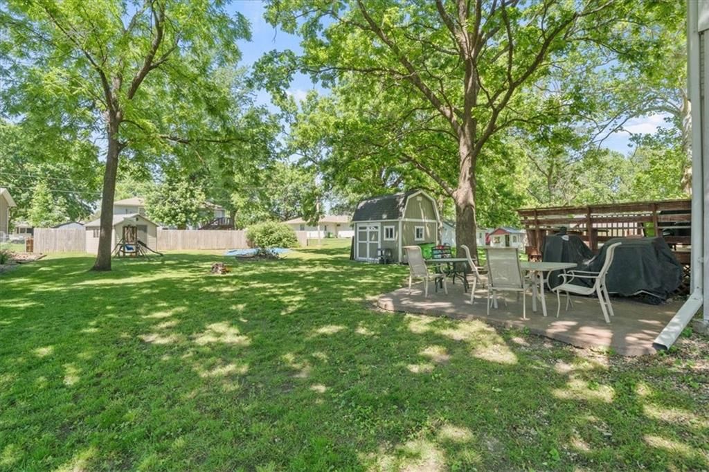 329 W 3rd Street — photo 25
