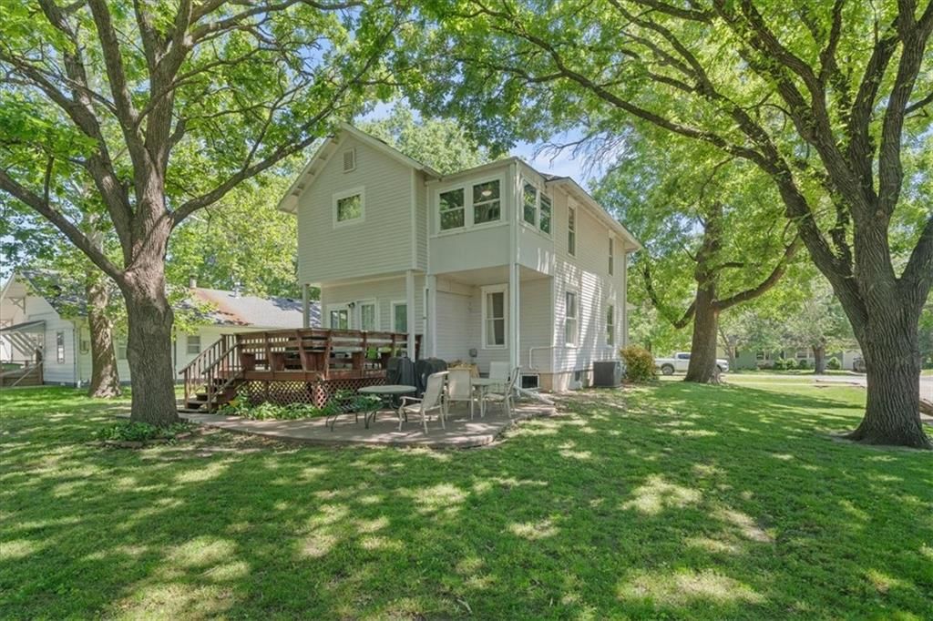 329 W 3rd Street — photo 26