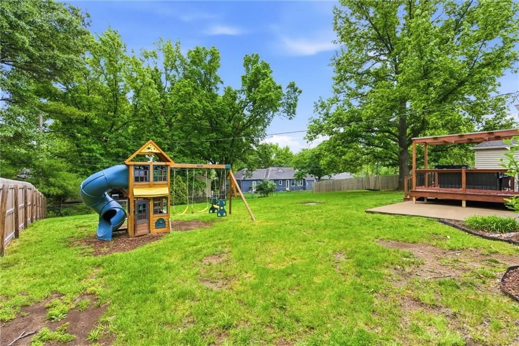 9915 MERCIER Street — photo 47