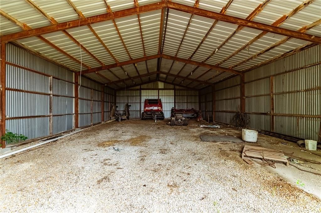 Photo 11 of 37 - 29040 Bethel Church Road, Paola, KS 66071