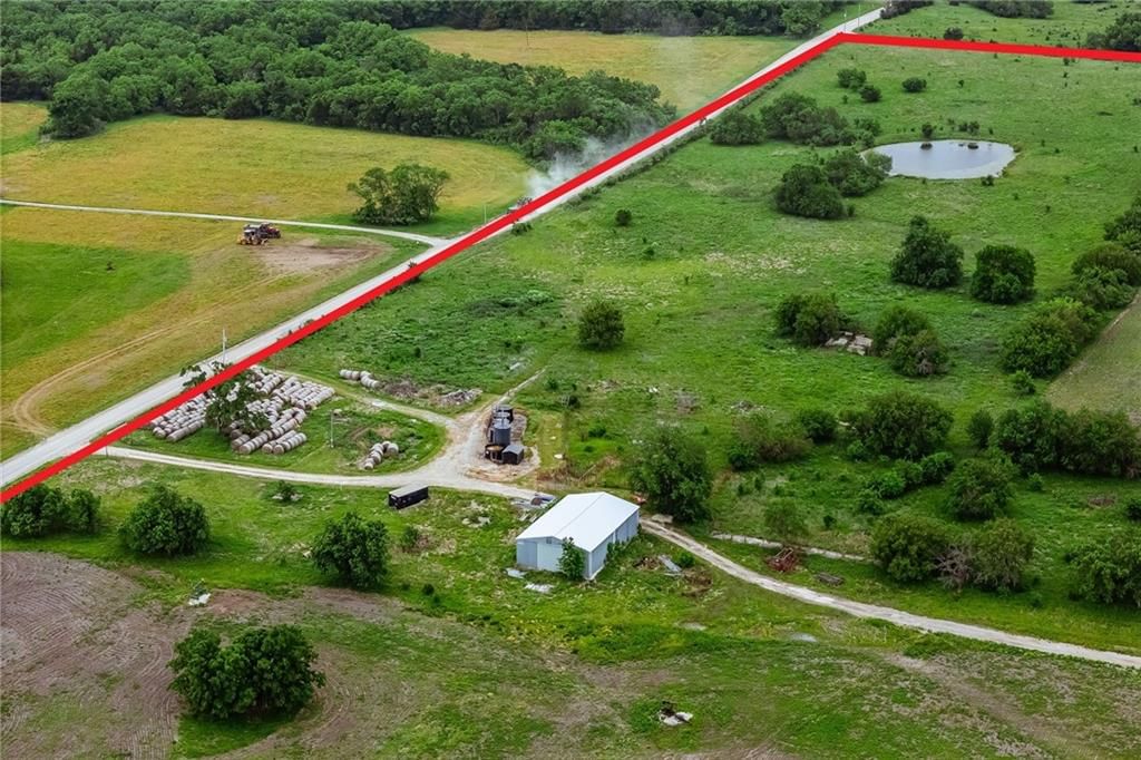 Photo 14 of 37 - 29040 Bethel Church Road, Paola, KS 66071