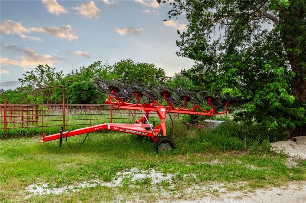 Photo 20 of 37 - 29040 Bethel Church Road, Paola, KS 66071