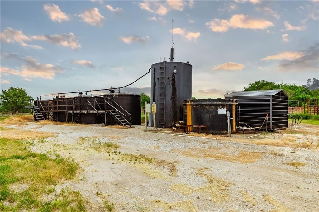 Photo 21 of 37 - 29040 Bethel Church Road, Paola, KS 66071