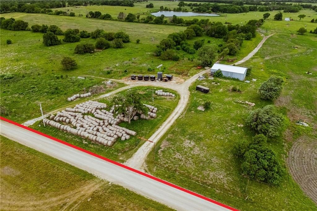 Photo 33 of 37 - 29040 Bethel Church Road, Paola, KS 66071