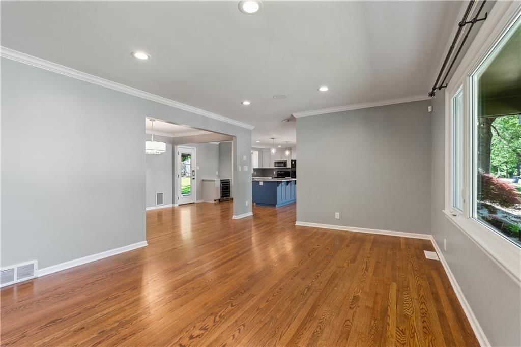 10000 Holly Street — photo 3