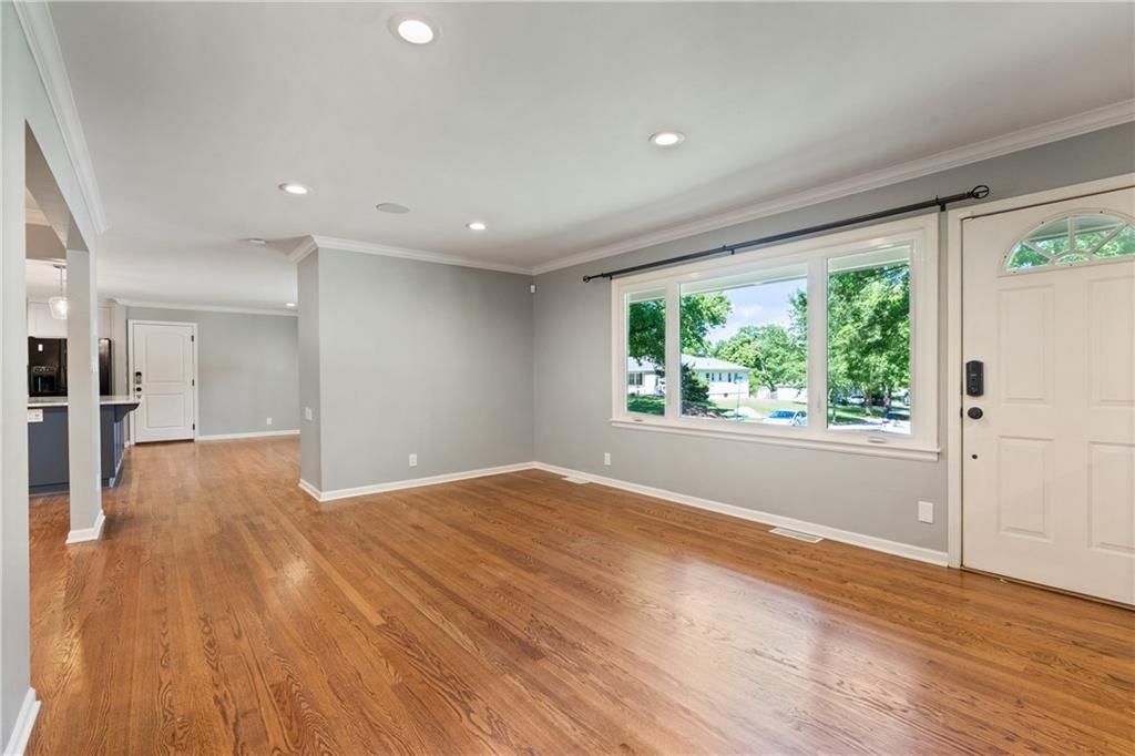 10000 Holly Street — photo 4
