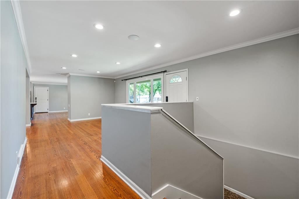 10000 Holly Street — photo 5