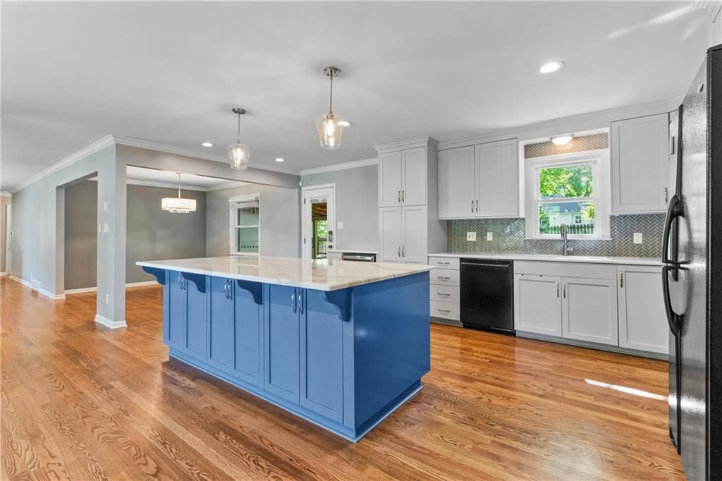 10000 Holly Street — photo 10