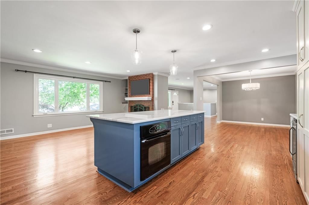 10000 Holly Street — photo 11
