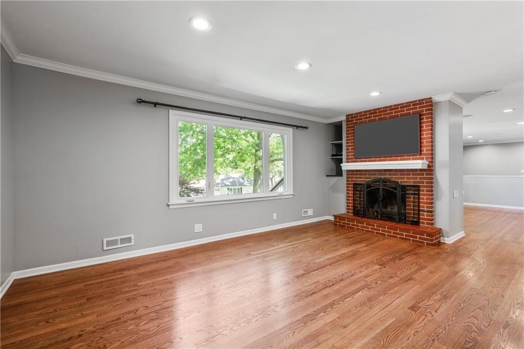 10000 Holly Street — photo 12