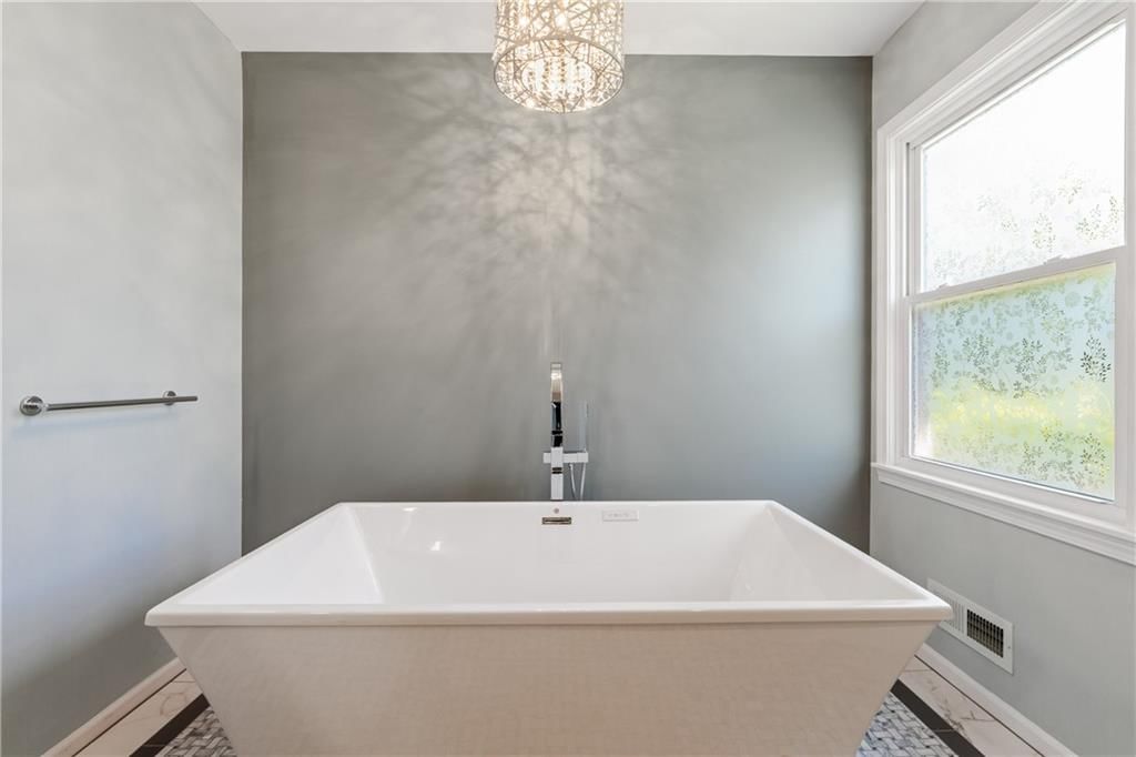 10000 Holly Street — photo 17