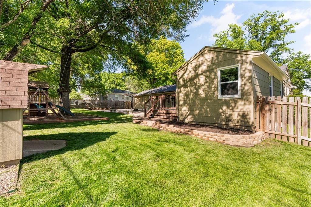 10000 Holly Street — photo 31