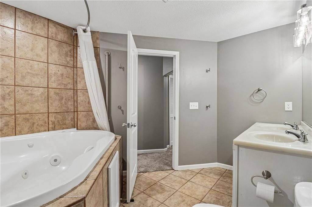 1322 S Greenwood Drive — photo 22