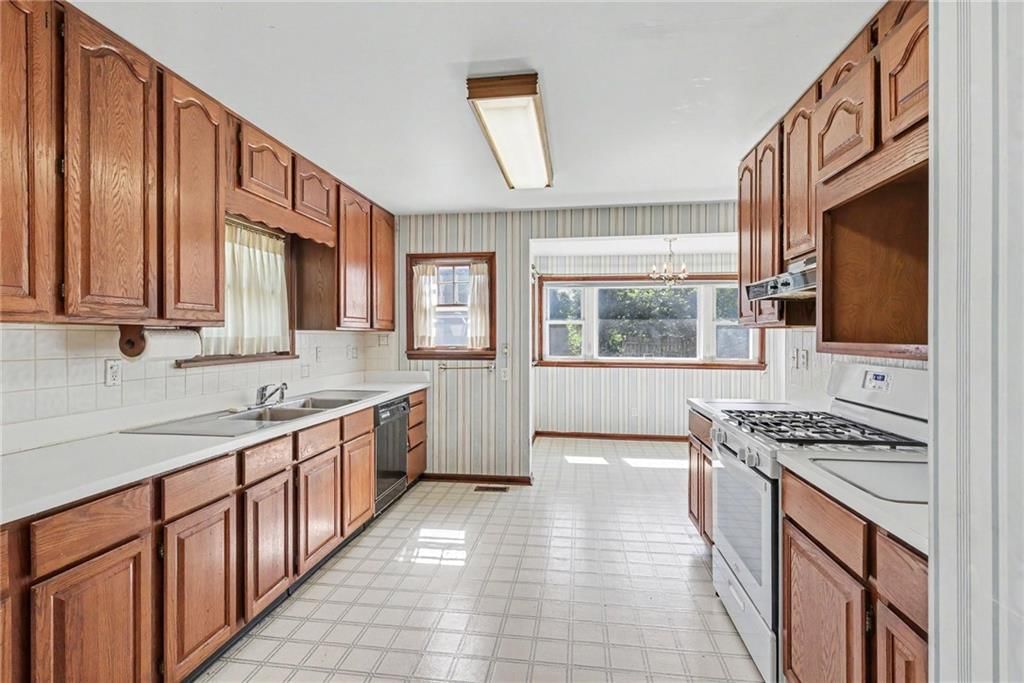 4236 Genessee Street — photo 16