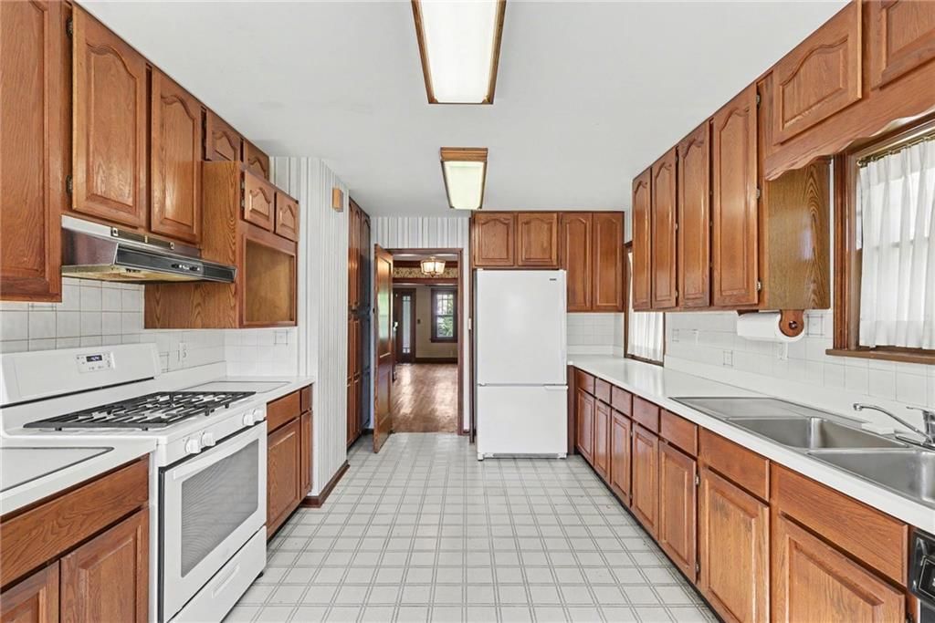 4236 Genessee Street — photo 17