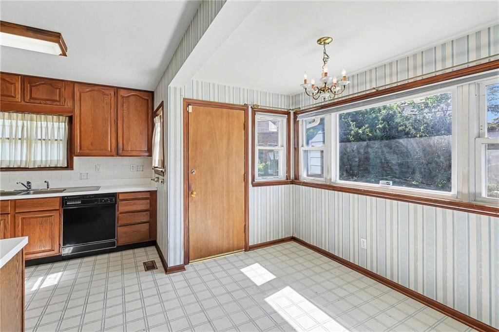 4236 Genessee Street — photo 18