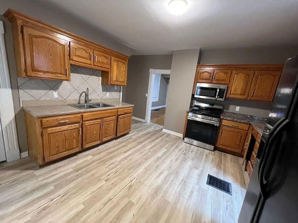 3217 Thompson Avenue — photo 2