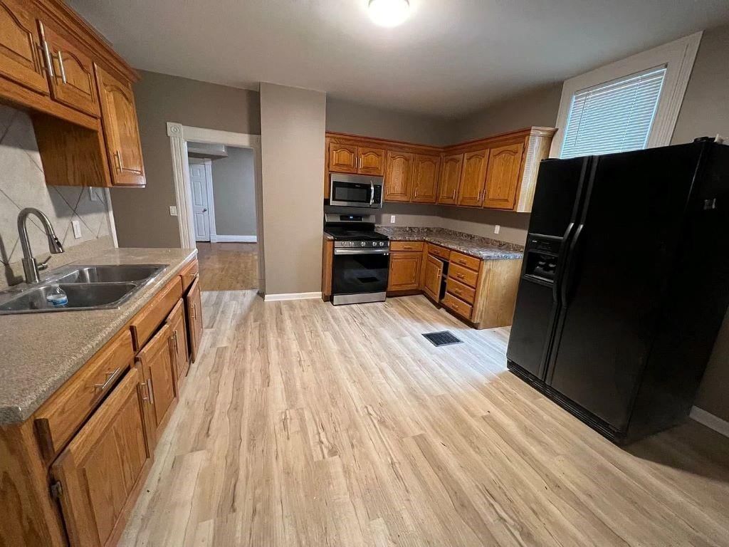 3217 Thompson Avenue — photo 3