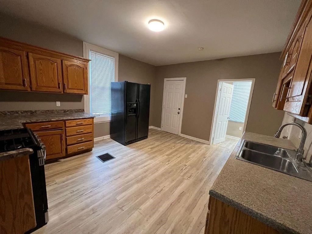 3217 Thompson Avenue — photo 4
