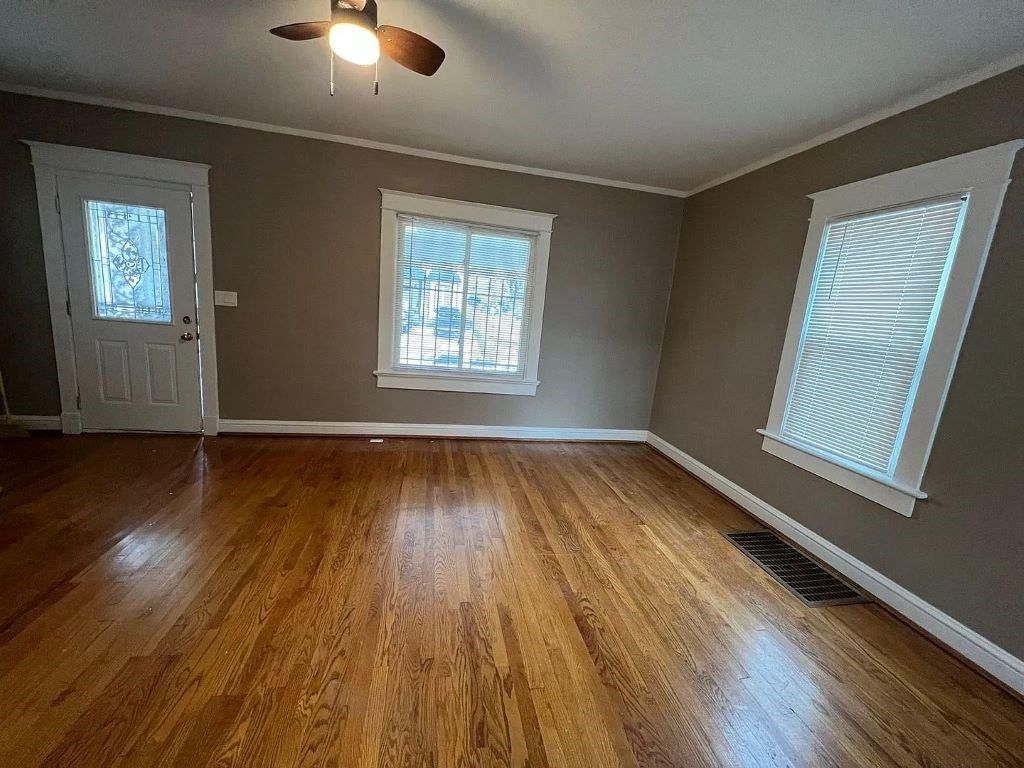 3217 Thompson Avenue — photo 5