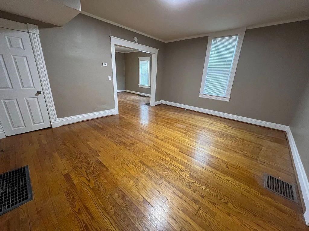 3217 Thompson Avenue — photo 6