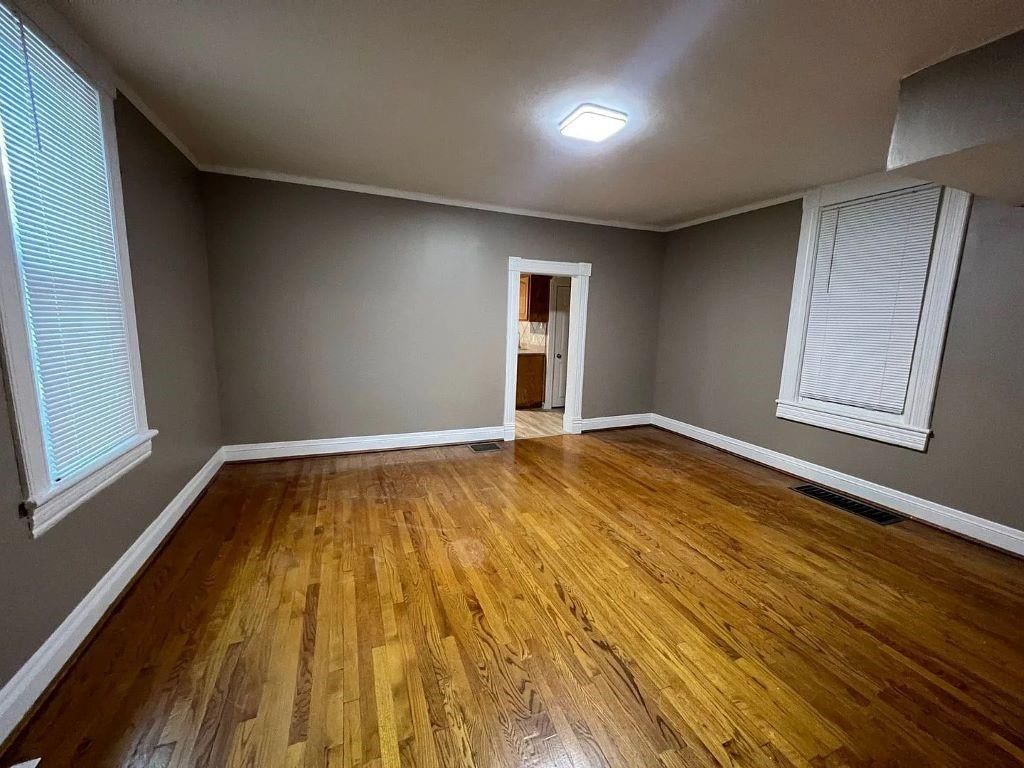 3217 Thompson Avenue — photo 7