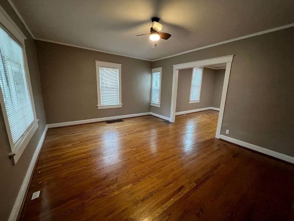 3217 Thompson Avenue — photo 11