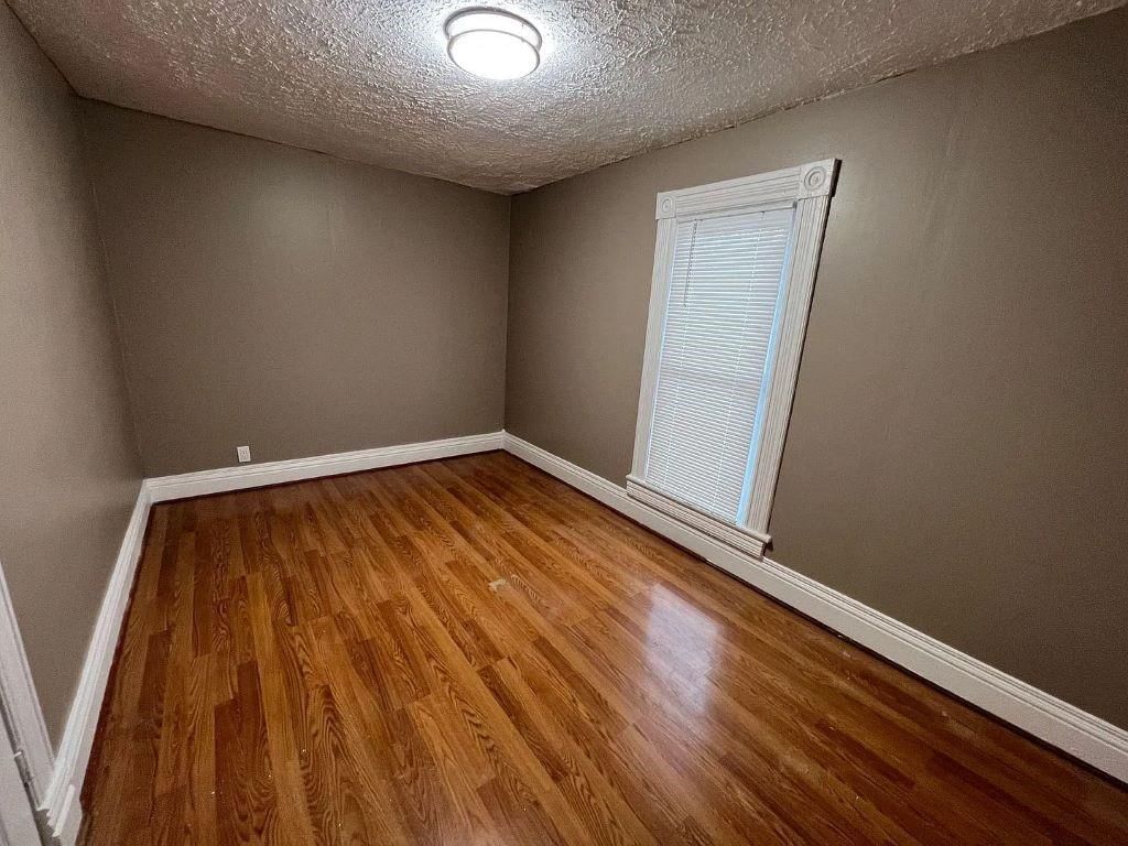 3217 Thompson Avenue — photo 15