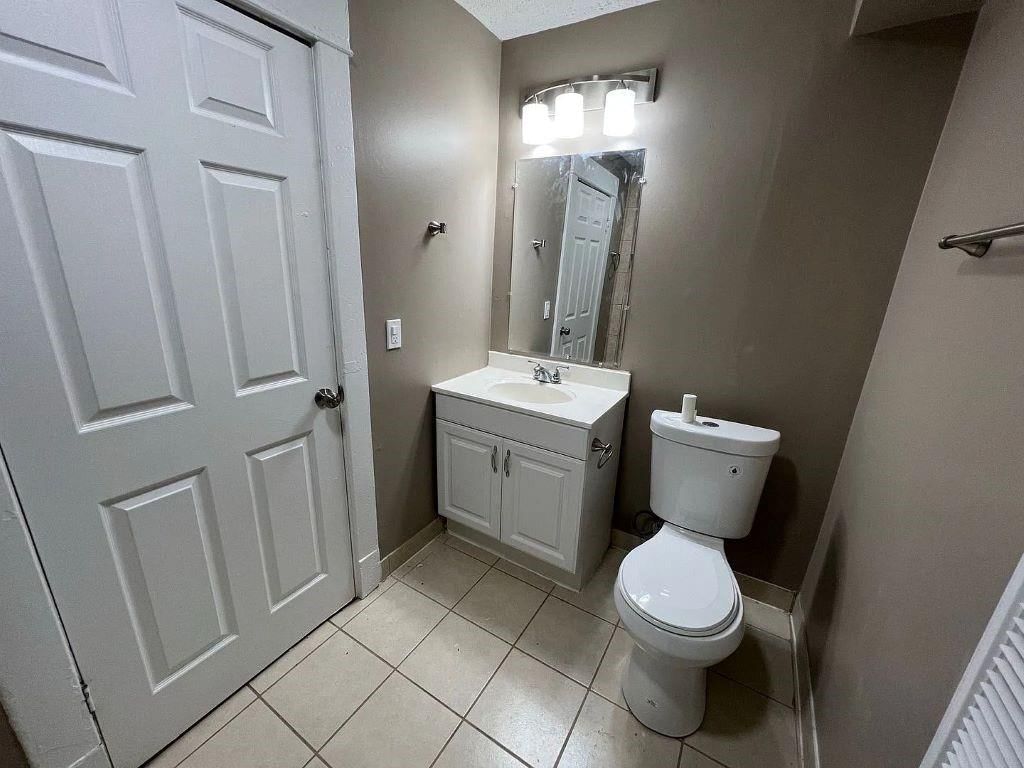 3217 Thompson Avenue — photo 20
