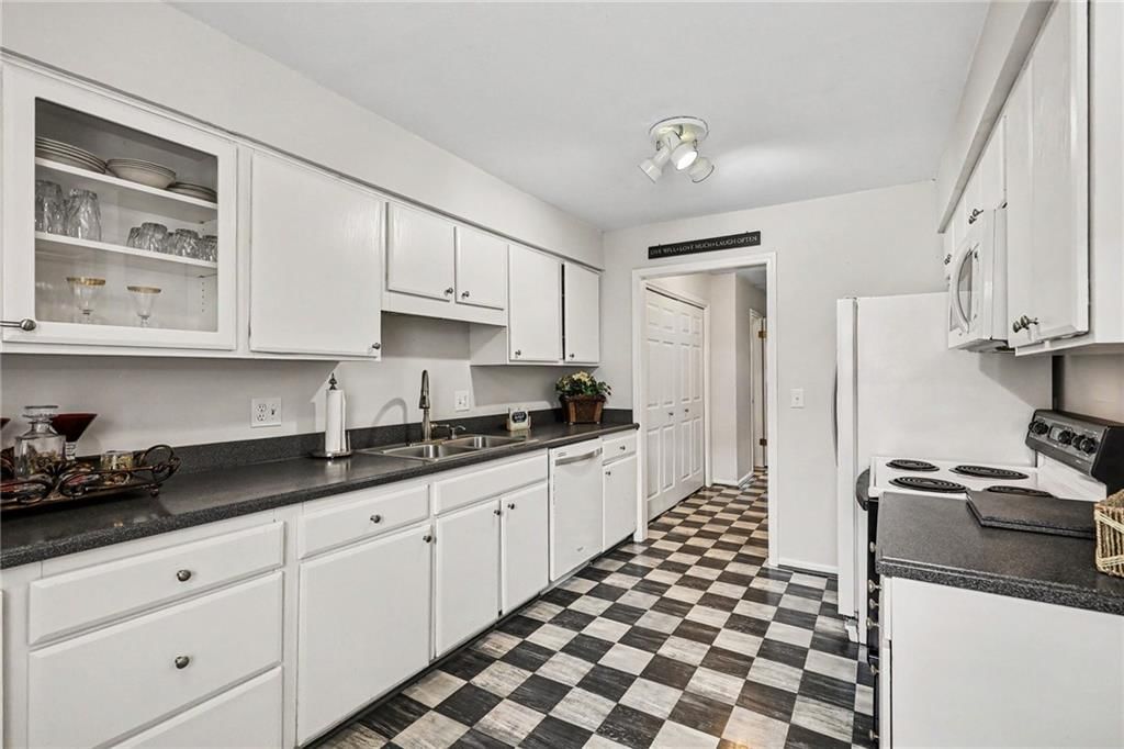 111 W Bannister Road — photo 10