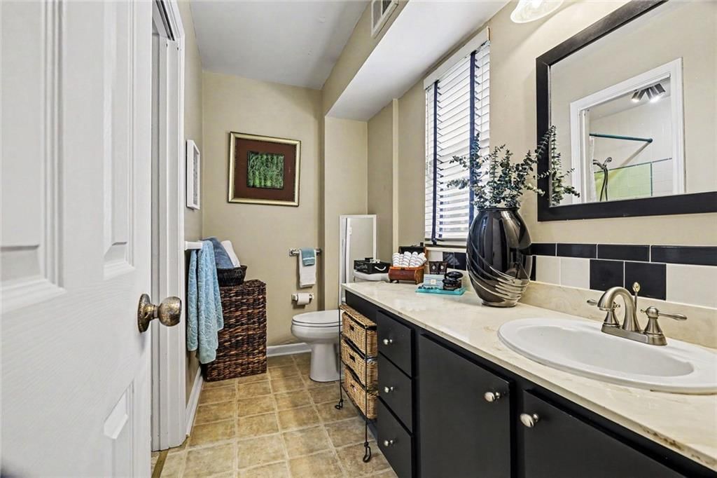 111 W Bannister Road — photo 15