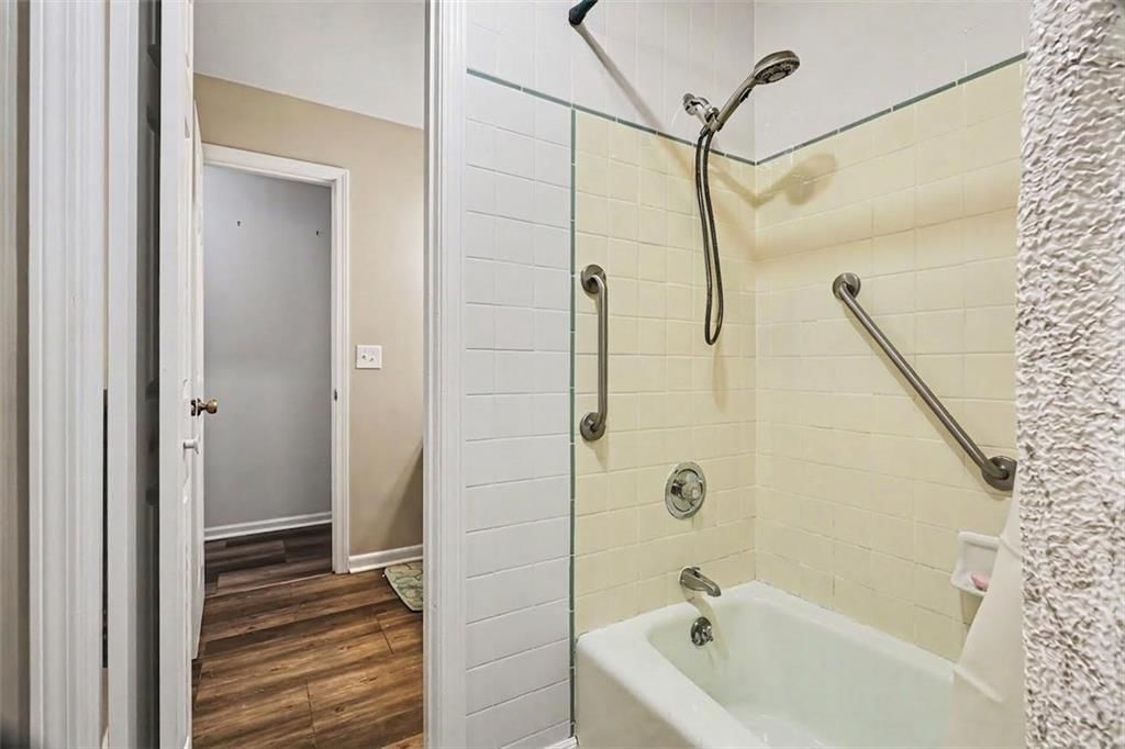 111 W Bannister Road — photo 16