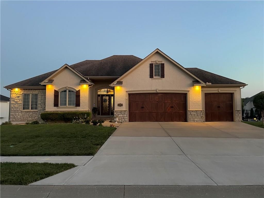 2512 NE CRESTVIEW Street — photo 2