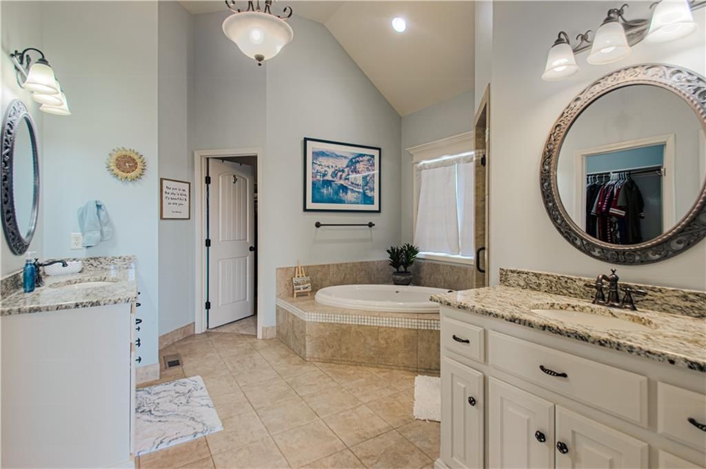 2512 NE CRESTVIEW Street — photo 14