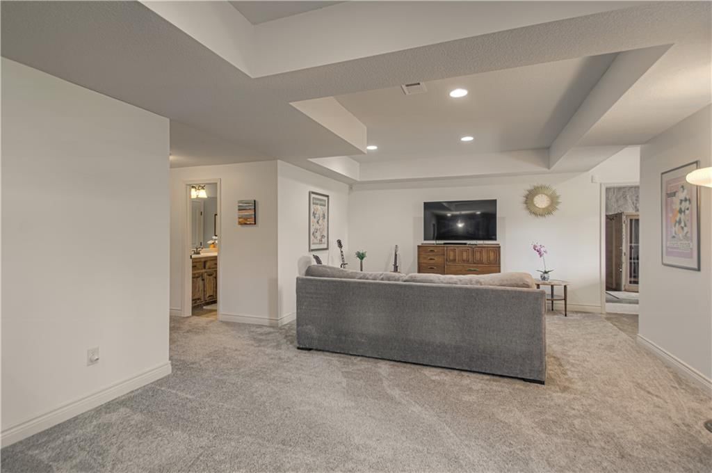 2512 NE CRESTVIEW Street — photo 18