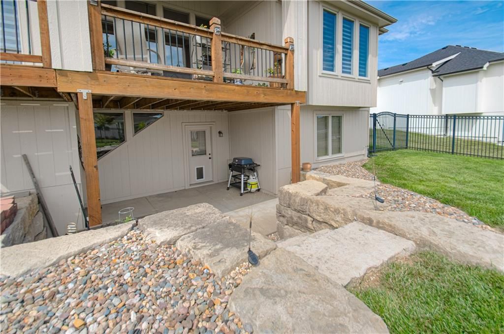 2512 NE CRESTVIEW Street — photo 31