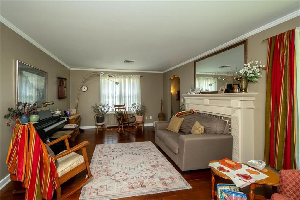 1209 S Hickory Street — photo 8