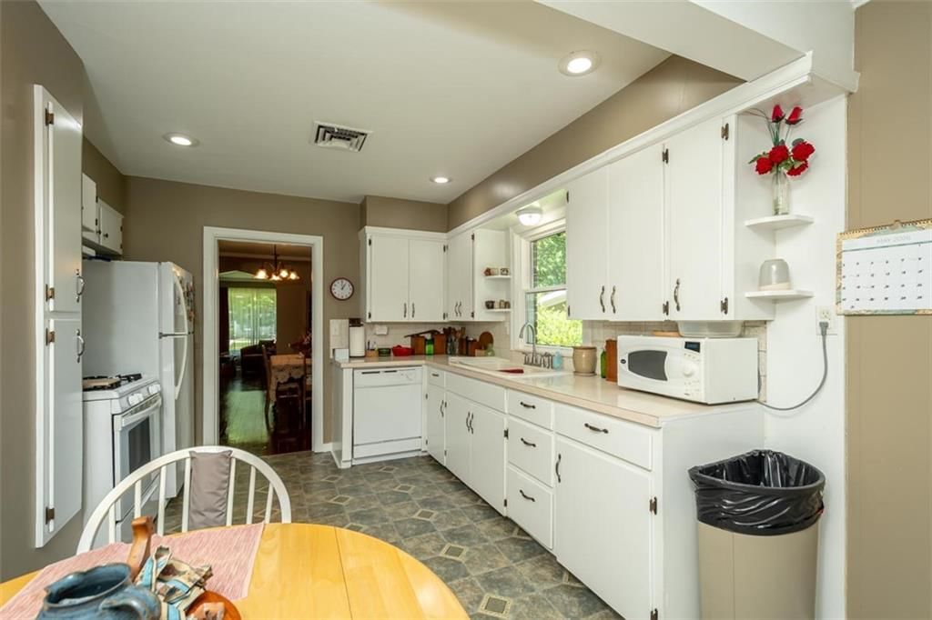 1209 S Hickory Street — photo 22