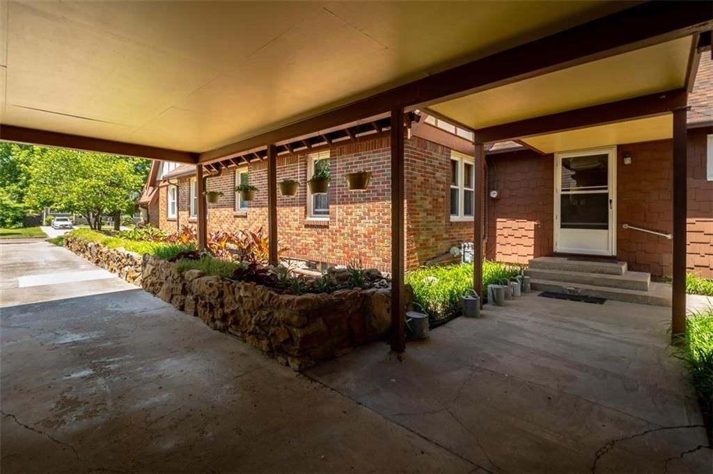 1209 S Hickory Street — photo 39