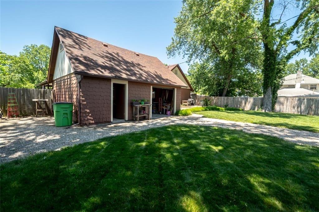 1209 S Hickory Street — photo 43