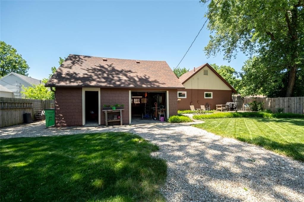 1209 S Hickory Street — photo 44