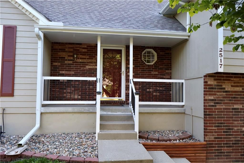 2517 NW Leann Drive — photo 2