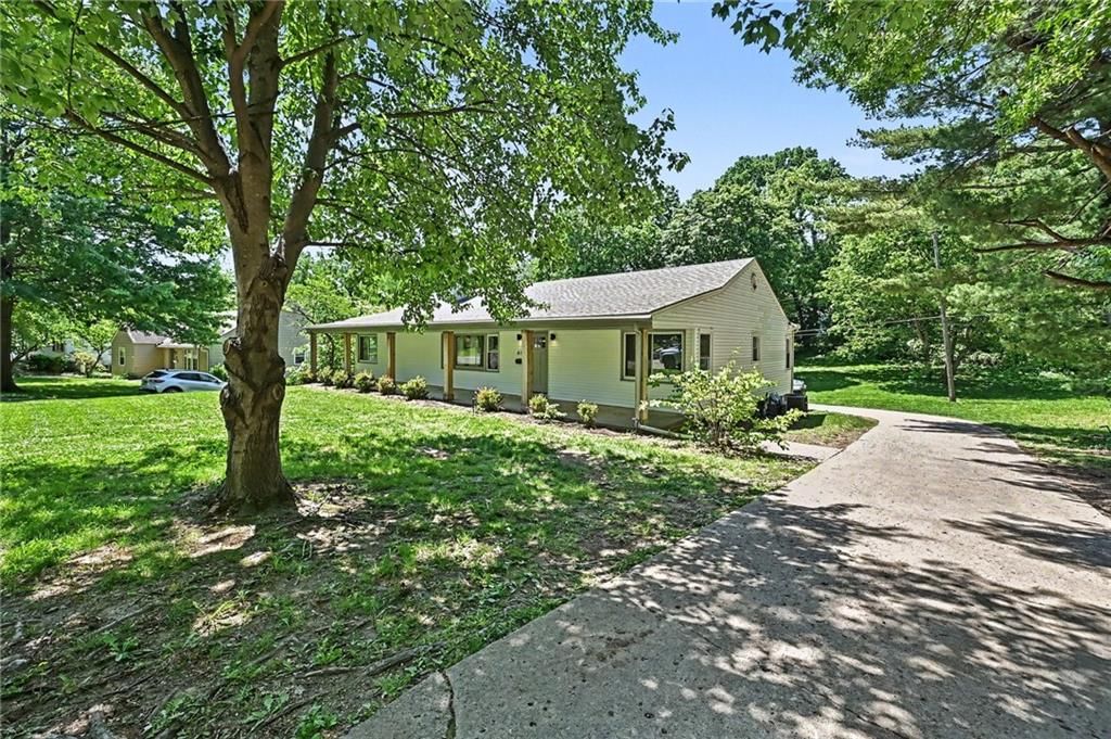 613 E Red Road — photo 2