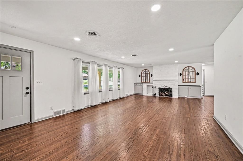 613 E Red Road — photo 3