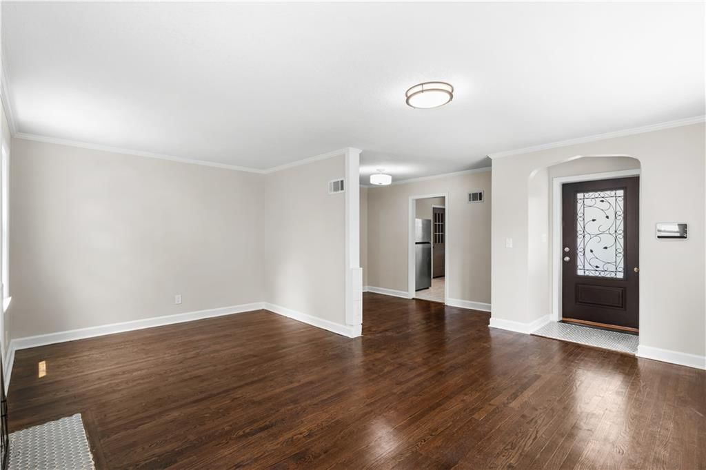 5706 Walmer Street — photo 6