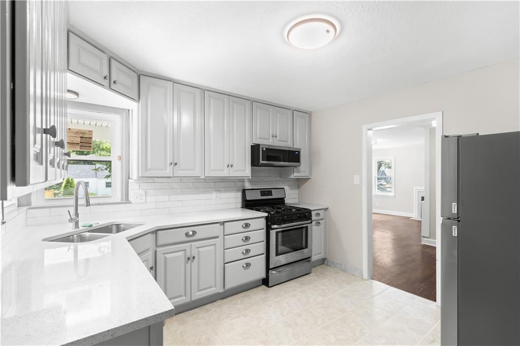 5706 Walmer Street — photo 11